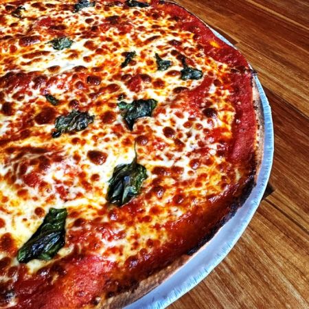 Chicago Tavern: Style Cheese at Deepend Pizza